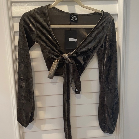 NWT!! LF Olive green velvet top - Picture 1 of 4